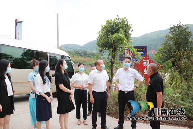 叙永县委书记廖俊调研中国沈酒庄(图3)