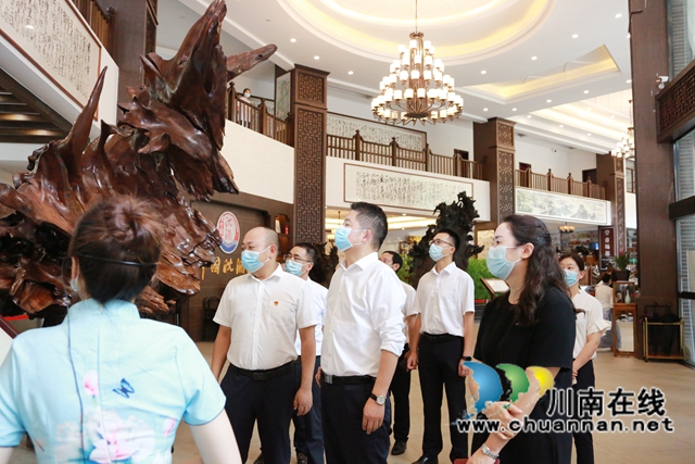 叙永县委书记廖俊调研中国沈酒庄(图7)