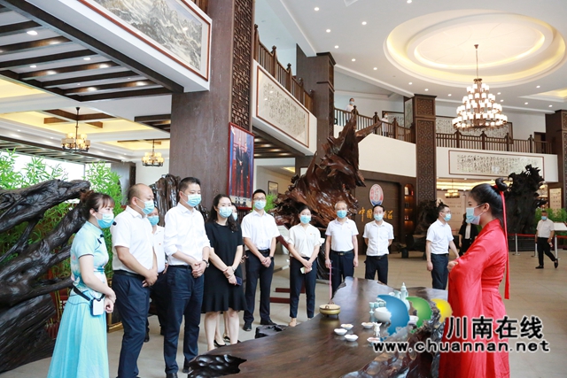 叙永县委书记廖俊调研中国沈酒庄(图8)