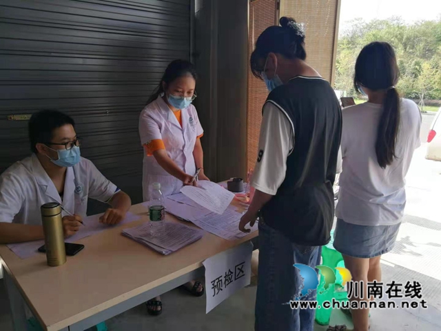 龙马潭区鱼塘街道：巡回接种，创新服务，加快筑牢免疫屏障(图2)