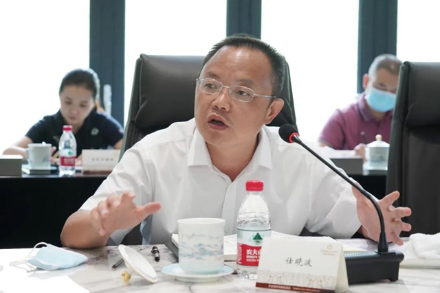 古蔺县委书记任晓波调研郎酒：加快推进“古蔺郎酒特色小镇”打造(图4)