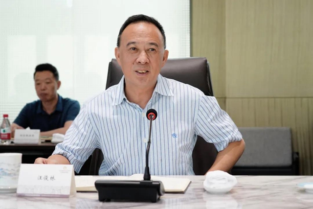 古蔺县委书记任晓波调研郎酒：加快推进“古蔺郎酒特色小镇”打造(图5)