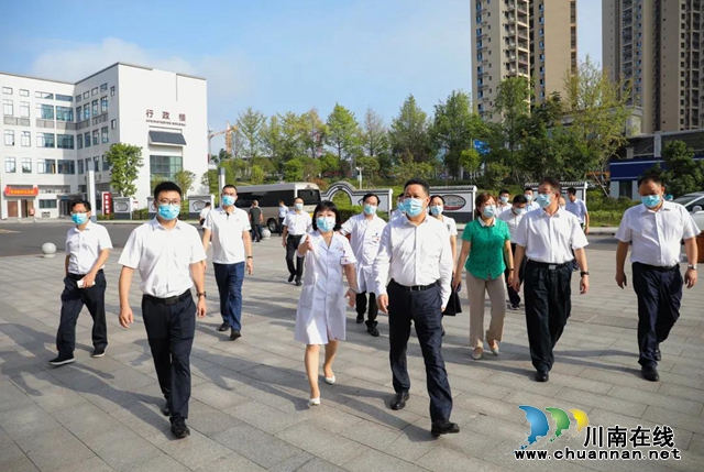 副省长杨兴平在合江县中医医院看望慰问医务工作者(图7)