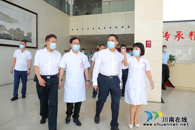 副省长杨兴平在合江县中医医院看望慰问医务工作者(图6)