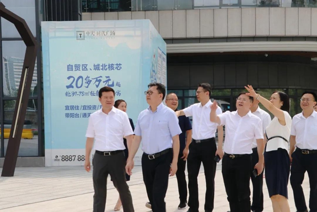 省商务厅领导调研中实时代广场消费新场景打造(图6)