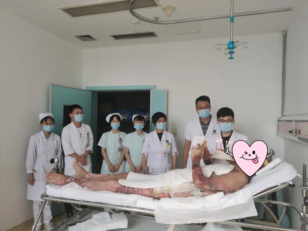 身在异乡“捡回一条命”的他 度过了最难忘的一次生日(图4)