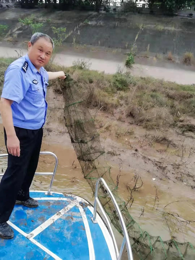 泸州两起公安部督办案件均因非法捕鱼(图4) 泸州两起公安部督办案件均因非法捕鱼(图4)