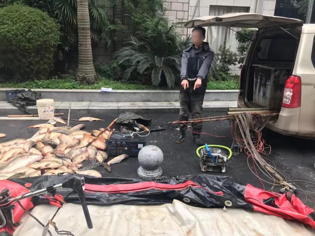 泸州两起公安部督办案件均因非法捕鱼(图10) 泸州两起公安部督办案件均因非法捕鱼(图10)