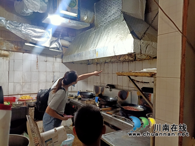 江阳区北城街道城垣社区开展餐饮行业油烟排放安全生产专项检查工作(图3)