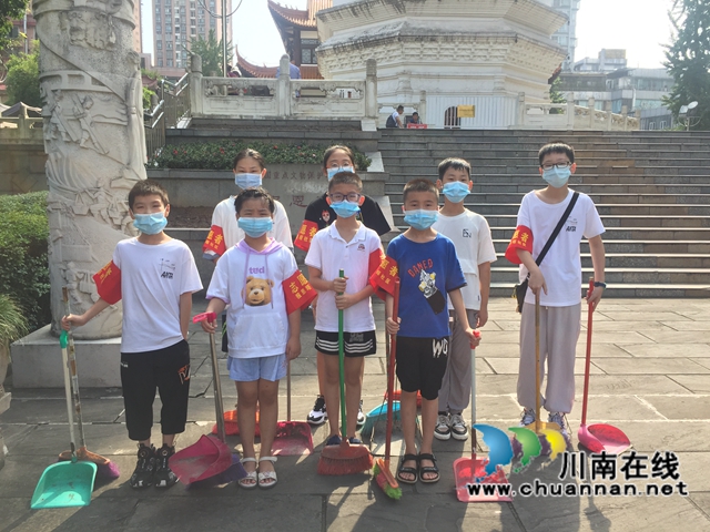 江阳区北城街道报恩塔社区开展未成年环境清扫志愿服务活动(图1)