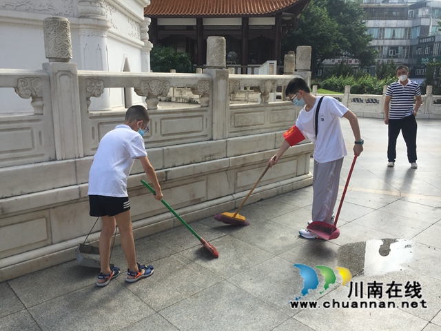 江阳区北城街道报恩塔社区开展未成年环境清扫志愿服务活动(图2)