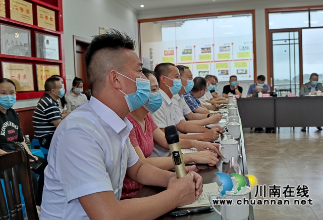 泸县政协跨区开通农村公交协商会在海潮镇召开(图4) 泸县政协跨区开通农村公交协商会在海潮镇召开(图4)