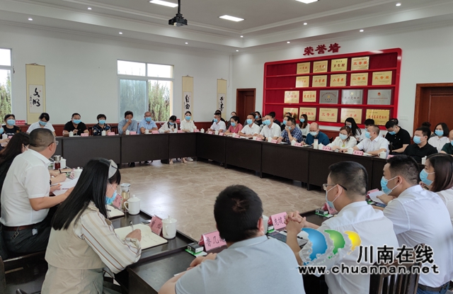 泸县政协跨区开通农村公交协商会在海潮镇召开(图5) 泸县政协跨区开通农村公交协商会在海潮镇召开(图5)