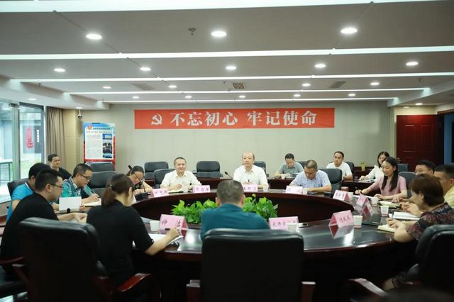 泸州中院民二庭到龙马潭法院专题指导民商事审判工作(图2)