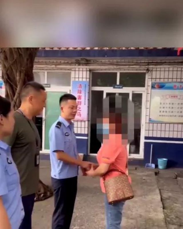 宜宾一女子差点被诈骗10万！民警火速冲进宾馆……(图6)