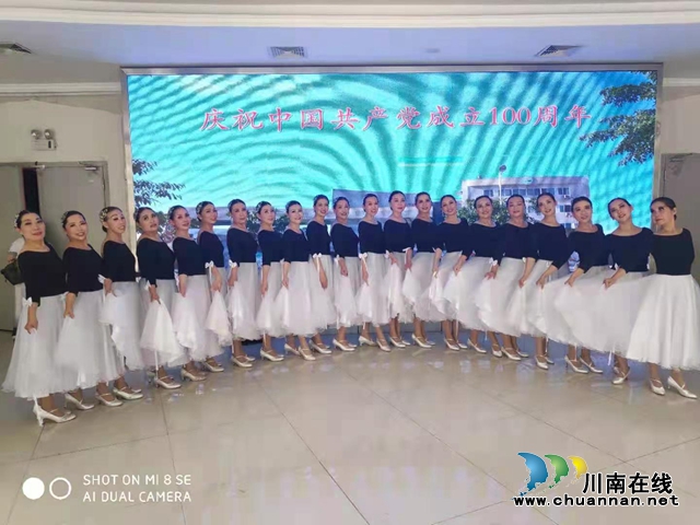 泸州市老年大学教师吕有珍：从体舞爱好者到专业老师的嬗变(图2)