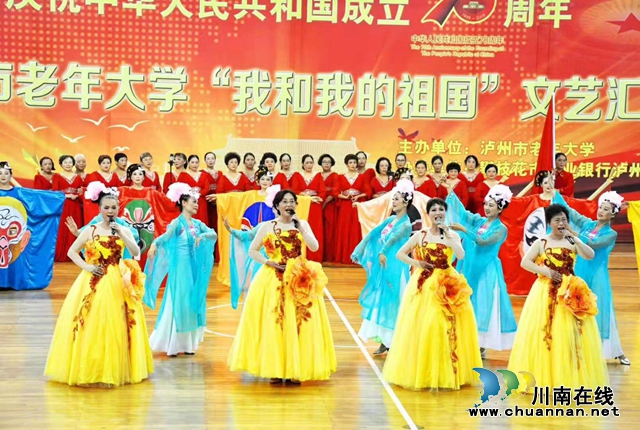 泸州市老年大学教师张明秀：翩翩青衣吟校园(图6)