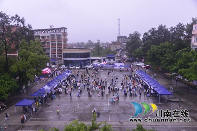 泸县建校顺利完成2021级新生报到工作(图8)