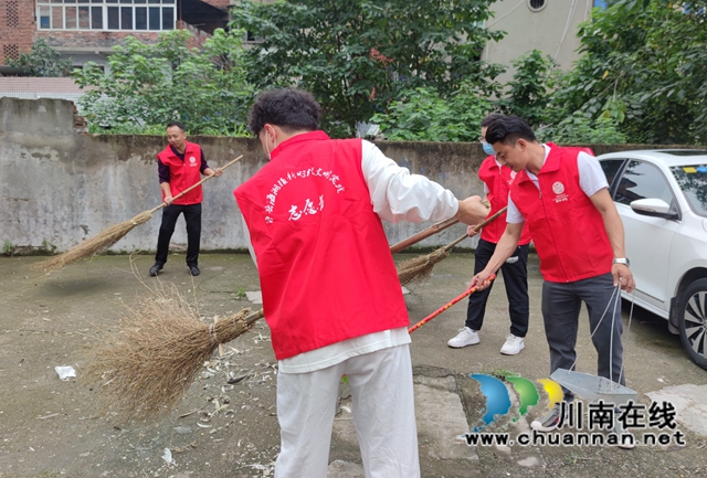 泸县海潮镇集中开展“文明行动日”活动(图2) 泸县海潮镇集中开展“文明行动日”活动(图2)