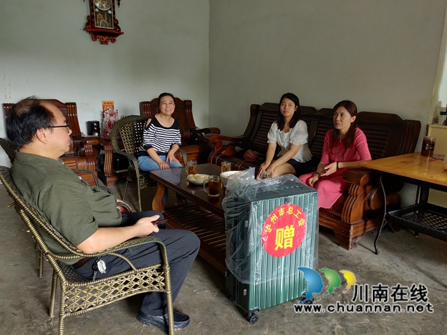 泸州市总工会走访慰问合江县贫困学子(图1)