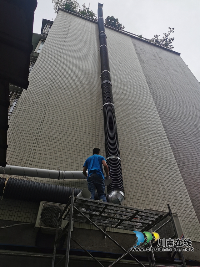 龙马潭区小市街道执法队 “四举措”推动解决餐饮油烟扰民难题(图3)