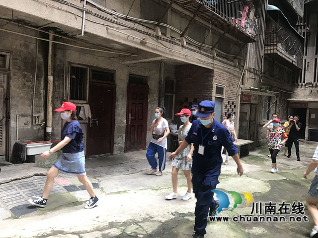 龙马潭区小市街道合道街社区开展防汛安全应急演练(图1) 龙马潭区小市街道合道街社区开展防汛安全应急演练(图1)