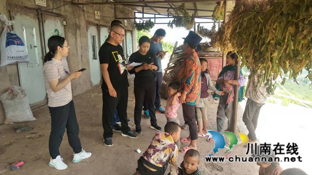 龙马潭区援彝干部:入户“面对面”,筑起大山中的免疫网(图3) 龙马潭区援彝干部:入户“面对面”,筑起大山中的免疫网(图3)