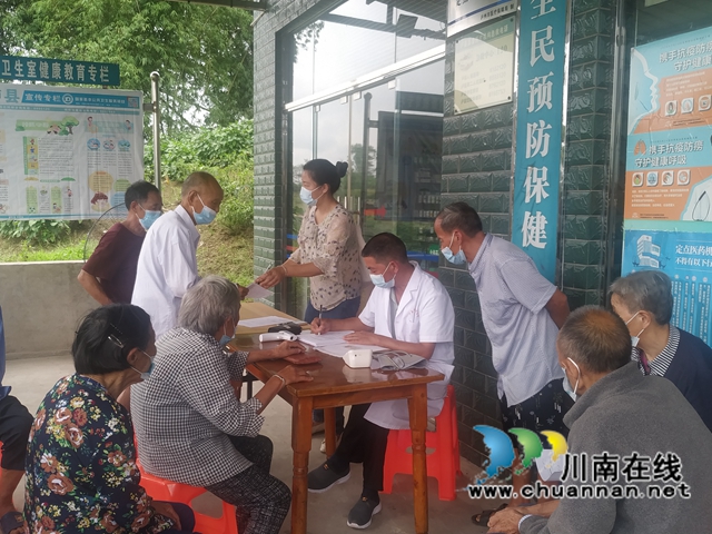 送医上门　泸县云龙镇打通服务群众“最后一公里”(图1)