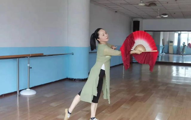 泸州市老年大学优秀教师告诉您：我们大学不一般！(图6)