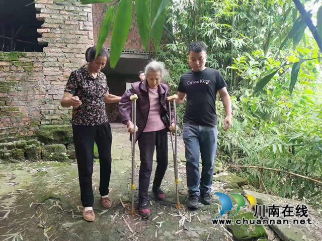 纳溪区东升街道为行动不便老年人接种疫苗提供义务接送服务(图2)