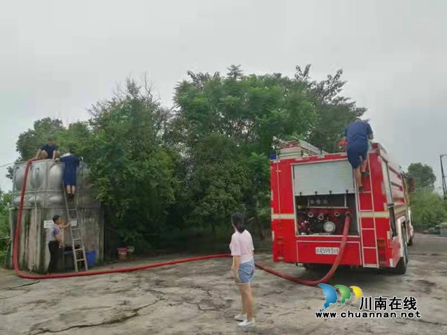 村小用水紧缺　纳溪区东升街道人大工委送水解困(图2)