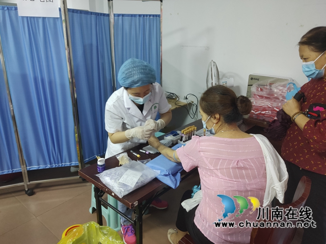 龙马潭区红星街道春晖社区开展“免费体检进小区 健康身体老人享”活动(图2)