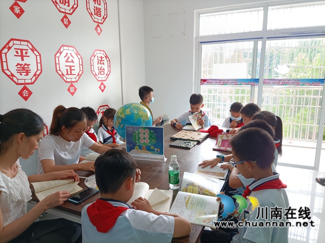 龙马潭区红星街道长桥社区关工委开展“阅读伴我成长”读书活动(图1) 龙马潭区红星街道长桥社区关工委开展“阅读伴我成长”读书活动(图1)