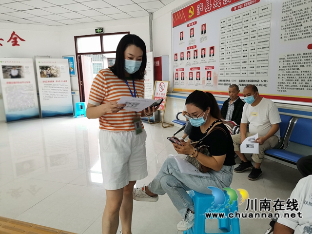 泸县残联开展“集中办证日”电信反诈宣传活动(图3)
