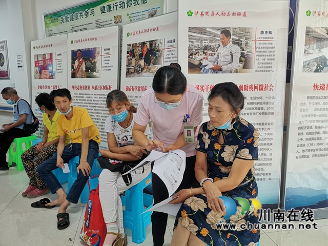 泸县残联开展“集中办证日”电信反诈宣传活动(图4)