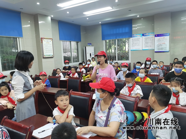 龙马潭区小市街道合道街社区家长学校开展亲子沟通健康知识讲座(图2) 龙马潭区小市街道合道街社区家长学校开展亲子沟通健康知识讲座(图2)