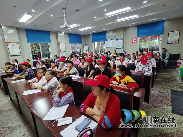 龙马潭区小市街道合道街社区家长学校开展亲子沟通健康知识讲座(图3) 龙马潭区小市街道合道街社区家长学校开展亲子沟通健康知识讲座(图3)