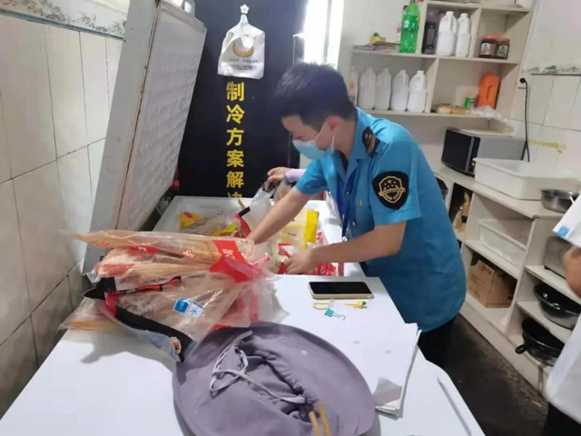 古蔺县查处3起未进入进口冷链食品集中监管仓进行消毒和检测案(图3) 古蔺县查处3起未进入进口冷链食品集中监管仓进行消毒和检测案(图3)