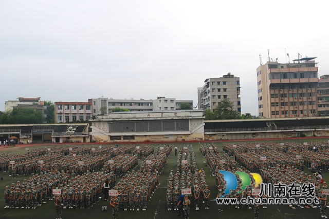 合江中学举行高2021级新生军训开训典礼(图8)