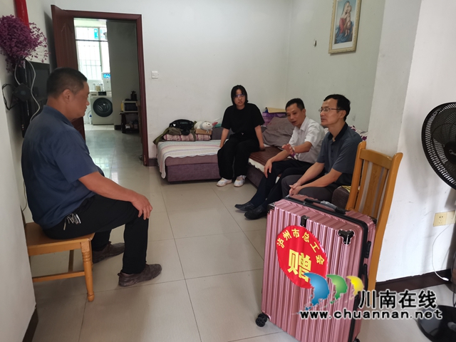 四川新火炬公司:金秋助学暖人心,莘莘学子圆梦想(图2) 四川新火炬公司:金秋助学暖人心,莘莘学子圆梦想(图2)