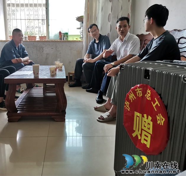 四川新火炬公司:金秋助学暖人心,莘莘学子圆梦想(图1) 四川新火炬公司:金秋助学暖人心,莘莘学子圆梦想(图1)