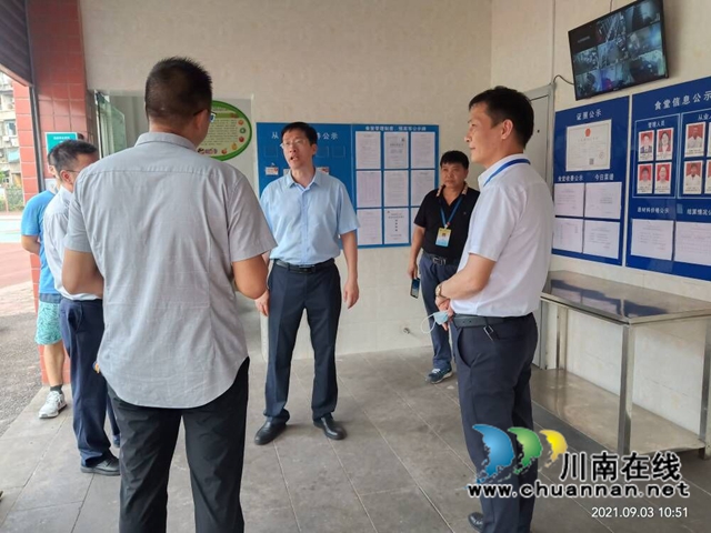 泸州市教育和体育局副局长许多焱带队到泸县得胜小学检查指导开学工作(图3)