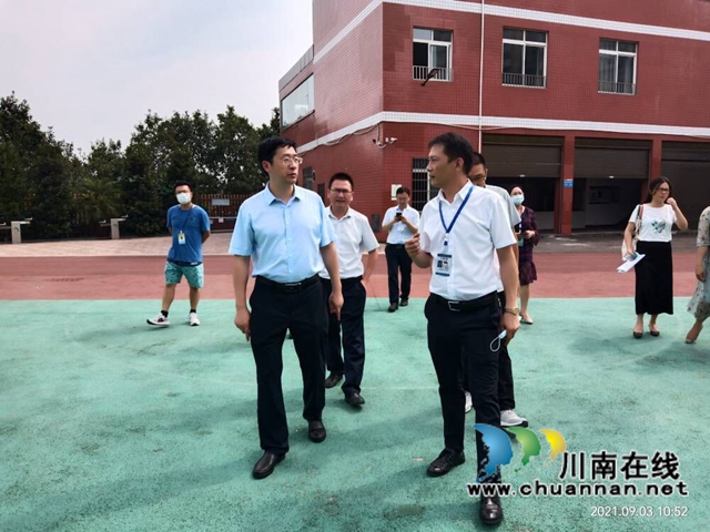 泸州市教育和体育局副局长许多焱带队到泸县得胜小学检查指导开学工作(图2)