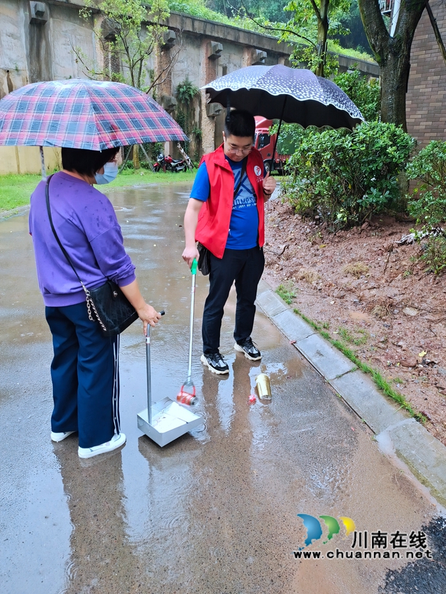 泸县住建局牵头包联部门深入社区开展全国文明城市创建“文明行动日”活动(图6)