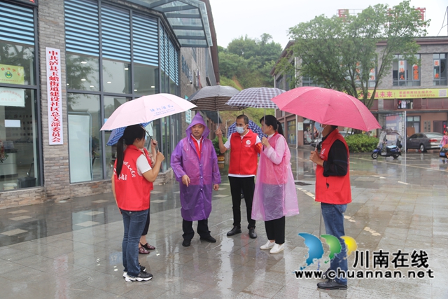 泸县住建局牵头包联部门深入社区开展全国文明城市创建“文明行动日”活动(图3)