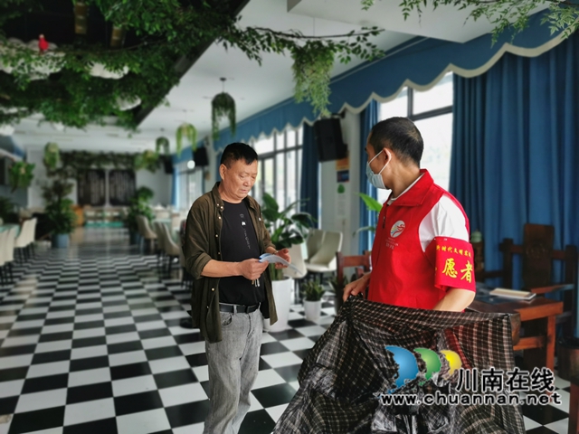 泸县住建局牵头包联部门深入社区开展全国文明城市创建“文明行动日”活动(图1)