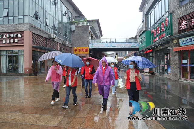 泸县住建局牵头包联部门深入社区开展全国文明城市创建“文明行动日”活动(图4)