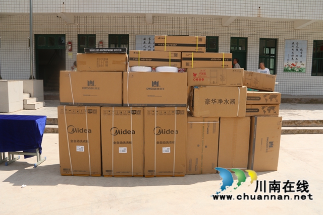 致公党泸州市委携手爱心企业开展捐赠活动(图1)