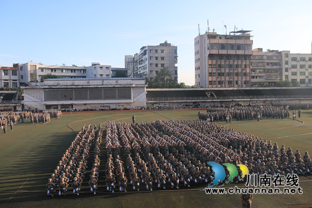 合江中学举行新生军训汇报表演暨总结表彰大会(图13)