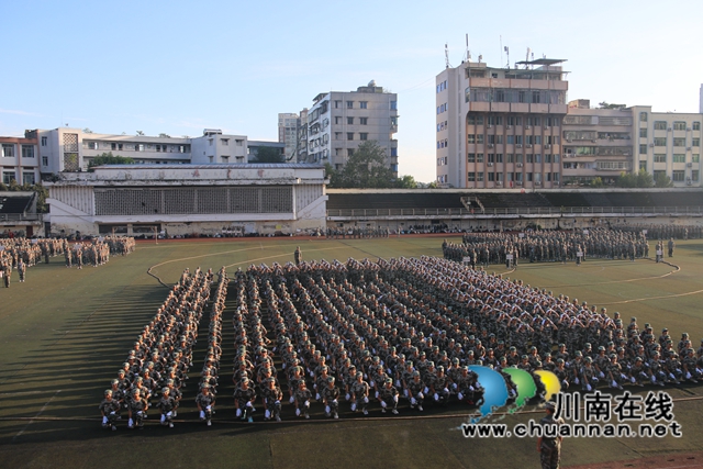 合江中学举行新生军训汇报表演暨总结表彰大会(图12)